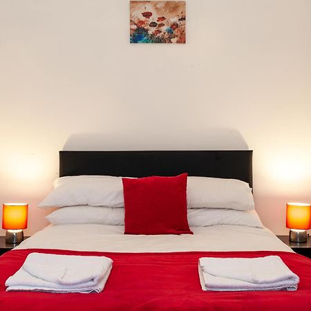 Stay Comfortable-City Centre Location- Sleeps Up To 9 Stoke-on-Trent Exteriér fotografie