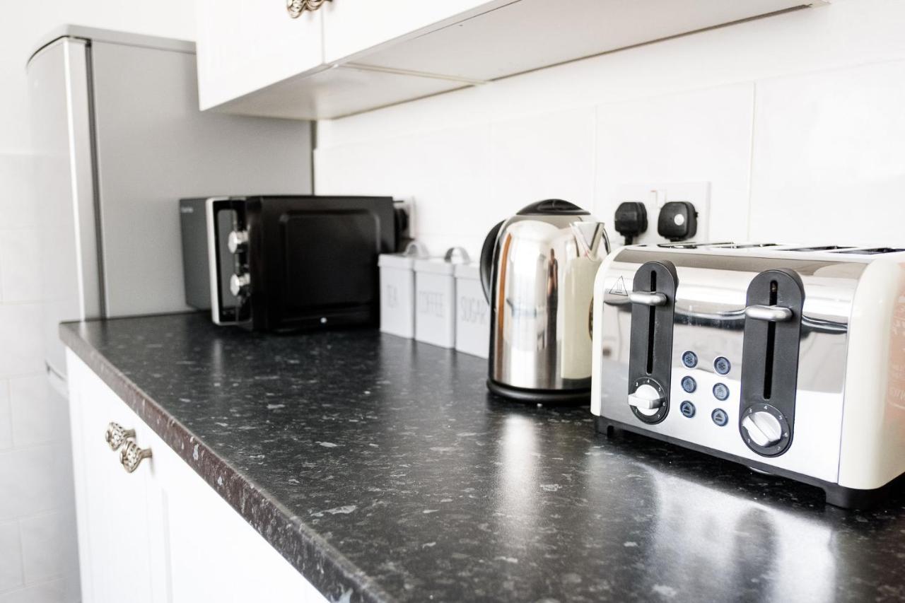 Stay Comfortable-City Centre Location- Sleeps Up To 9 Stoke-on-Trent Exteriér fotografie
