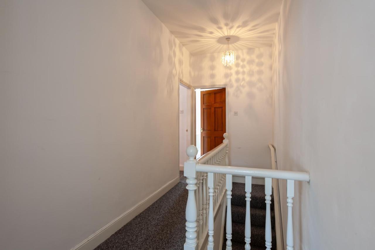 Stay Comfortable-City Centre Location- Sleeps Up To 9 Stoke-on-Trent Exteriér fotografie
