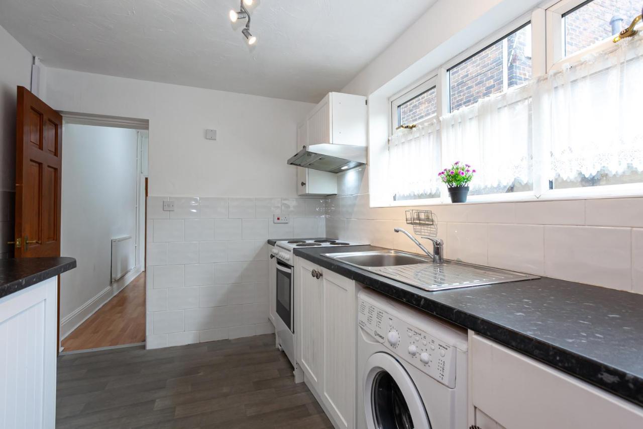 Stay Comfortable-City Centre Location- Sleeps Up To 9 Stoke-on-Trent Exteriér fotografie