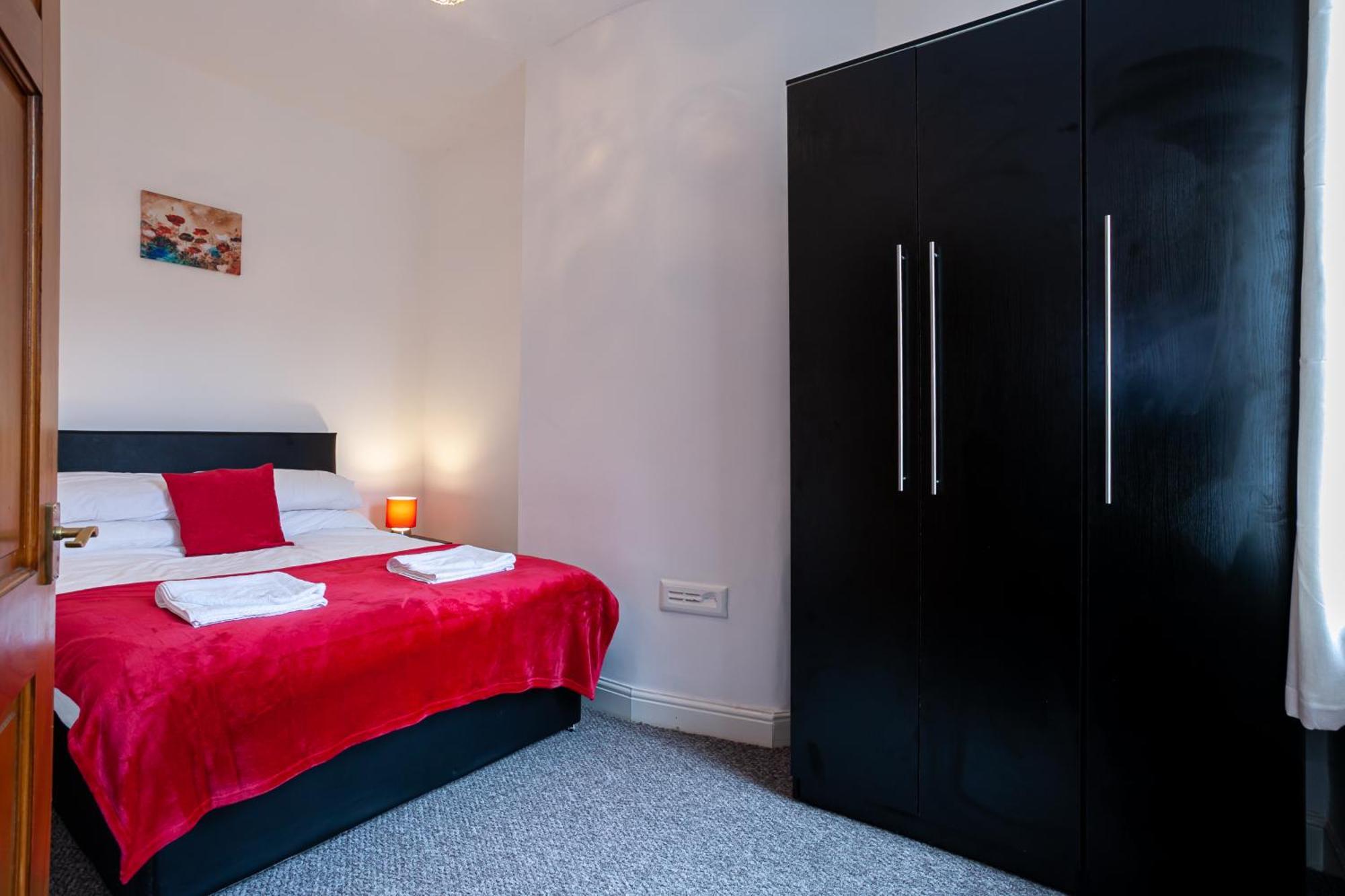 Stay Comfortable-City Centre Location- Sleeps Up To 9 Stoke-on-Trent Exteriér fotografie